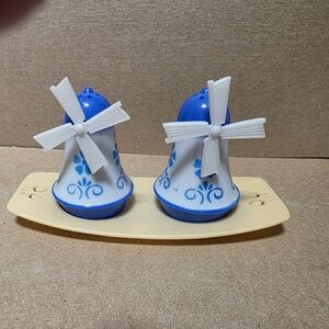 Vtg JBNY 1976 Windmill Salt Pepper Set # 164